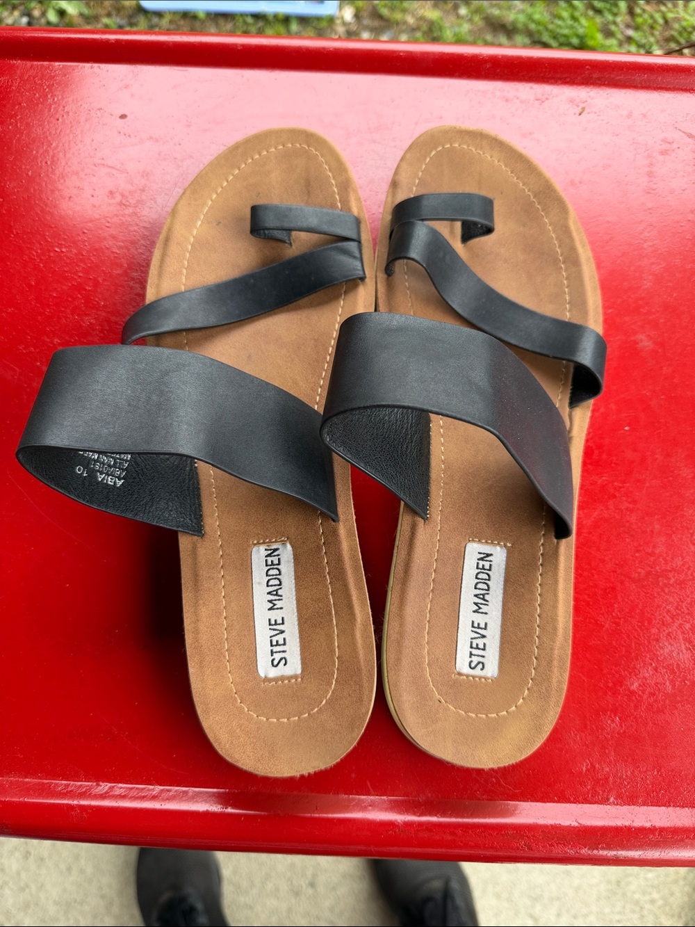 Steve Madden Black and Tan Slide Sandals